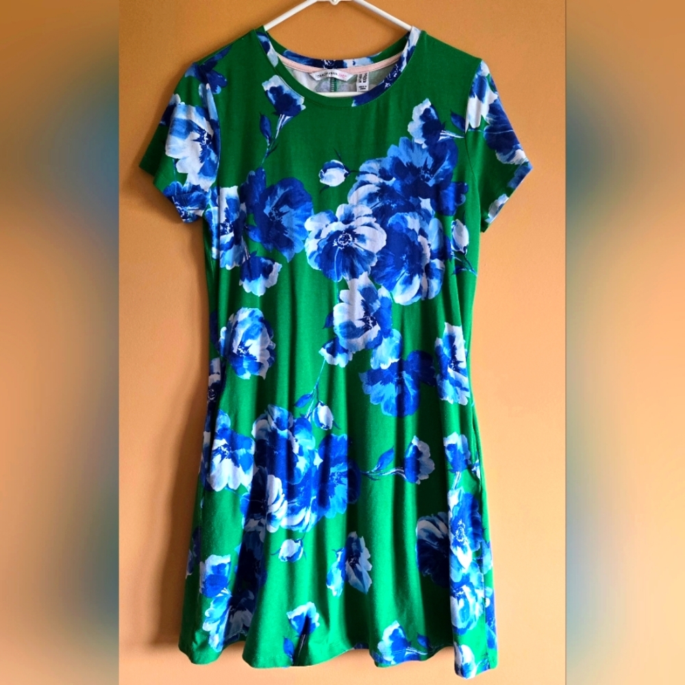 Isaac Mizrahi Blue Floral Dress With Pockets, PTP=17.5"